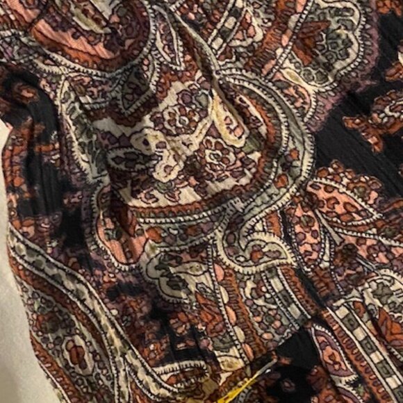 Carole Little full skirt size in a tan collection of colours, paisley pattern. - Picture 9 of 12